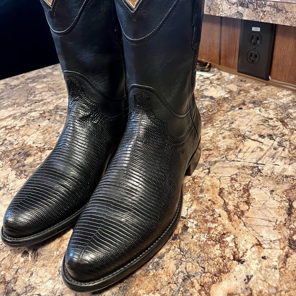 Tecovas “The Nash” lizard skin black in color never worn